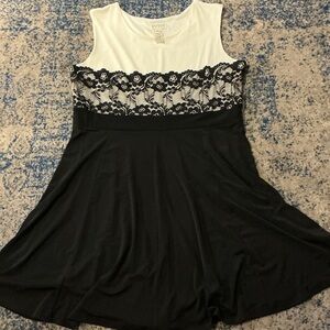 Enfocus Studio Black and White Midi Dress with Lace Waist